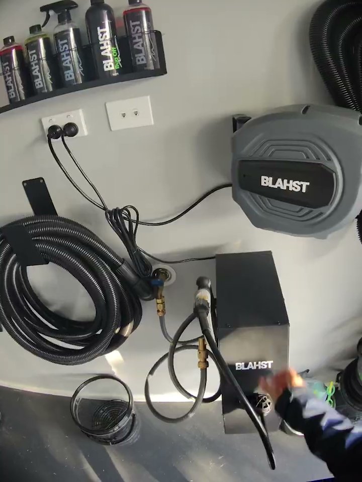 Blahst wall mounted system